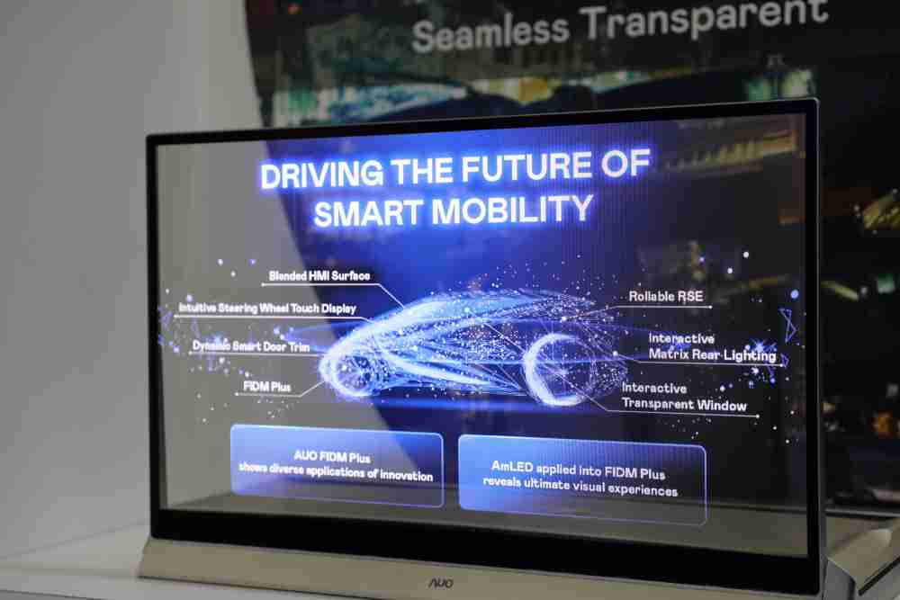 森林舞会凭借着超高亮度和透明度，，这款30吋透明Micro LED显示器在AR系统与智慧零售具有潜在的应用价值。。。