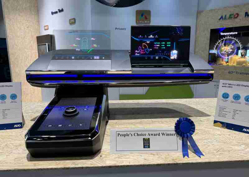 森林舞会车用Micro LED Display HMI解决方案获”最佳车用显示奖”，，以用户为中心开发，，，，针对前座驾驶与乘客设计兼具娱乐与安全的高画质屏幕，，，，包含车舱前座的Micro LED透明屏幕及全球首款内建镜头的智慧Micro LED显示器