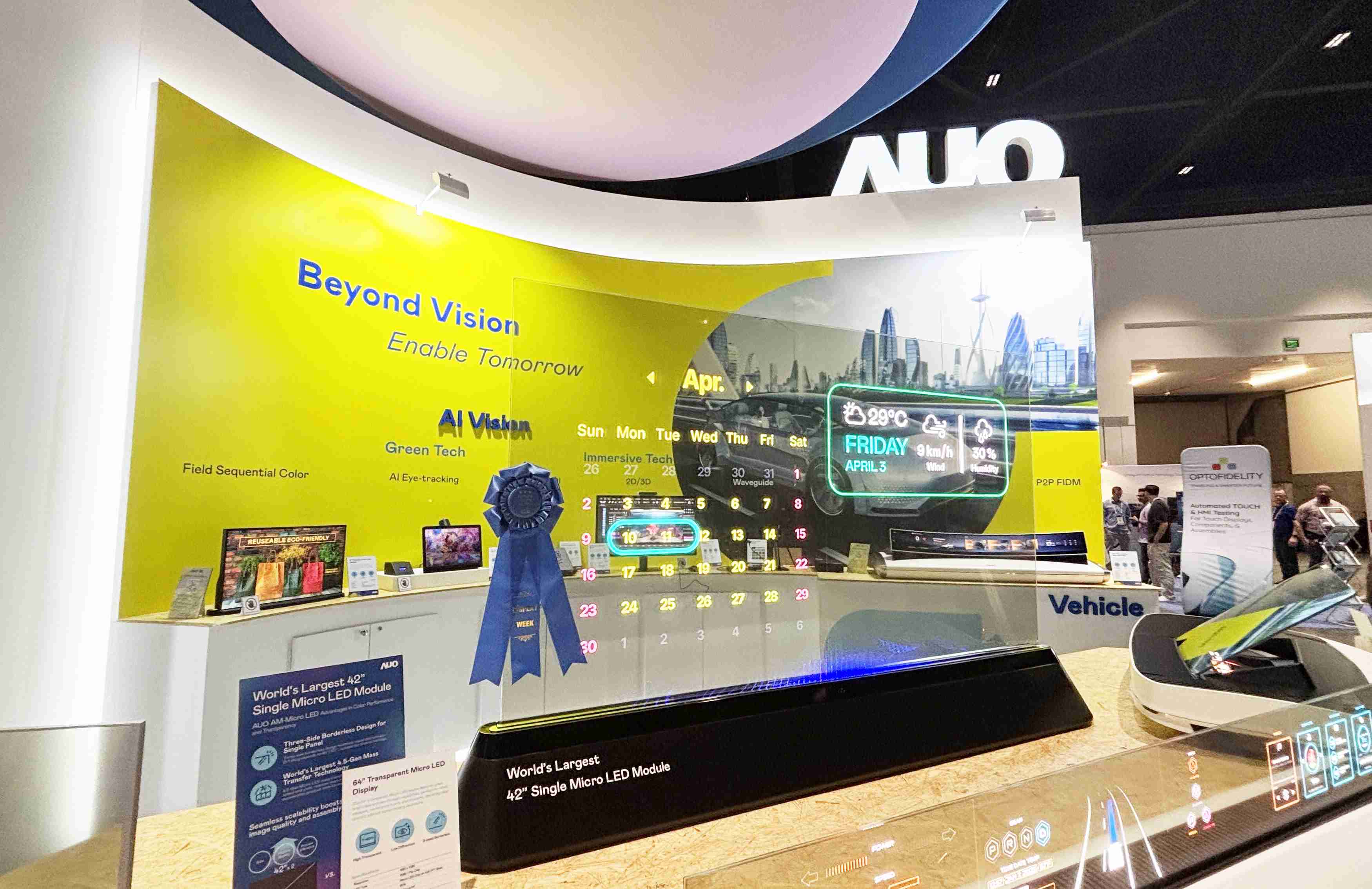 森林舞会64吋透明Micro LED显示器获〝最佳Micro LED技术应用奖〞，，，其绝妙的透明穿透特性，，同时具备1,000 nits的高亮度表现，，，，并透过精细的无缝拼接延伸，，可依需求灵活应用于多元场域，，展现出Micro LED显示技术划时空的无限潜力